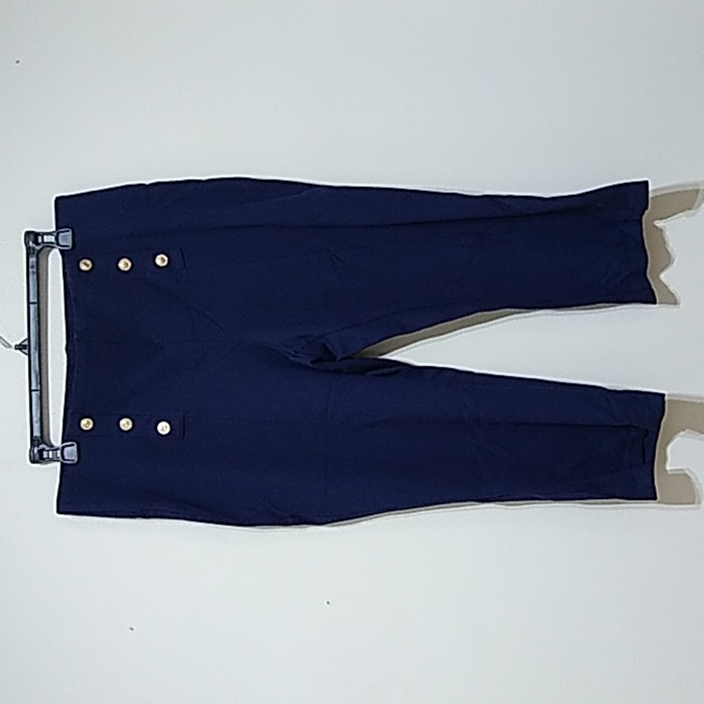Peter Nygard Slims Women's Navy Capris